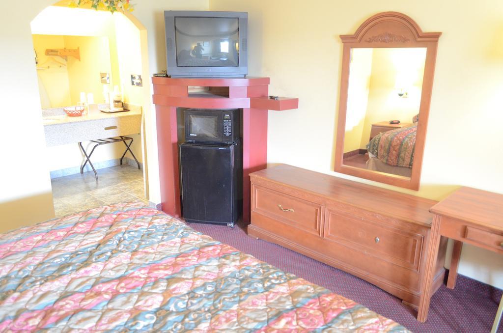 America'S Best Value Inn & Suites - Rosenberg/Houston Eksteriør billede